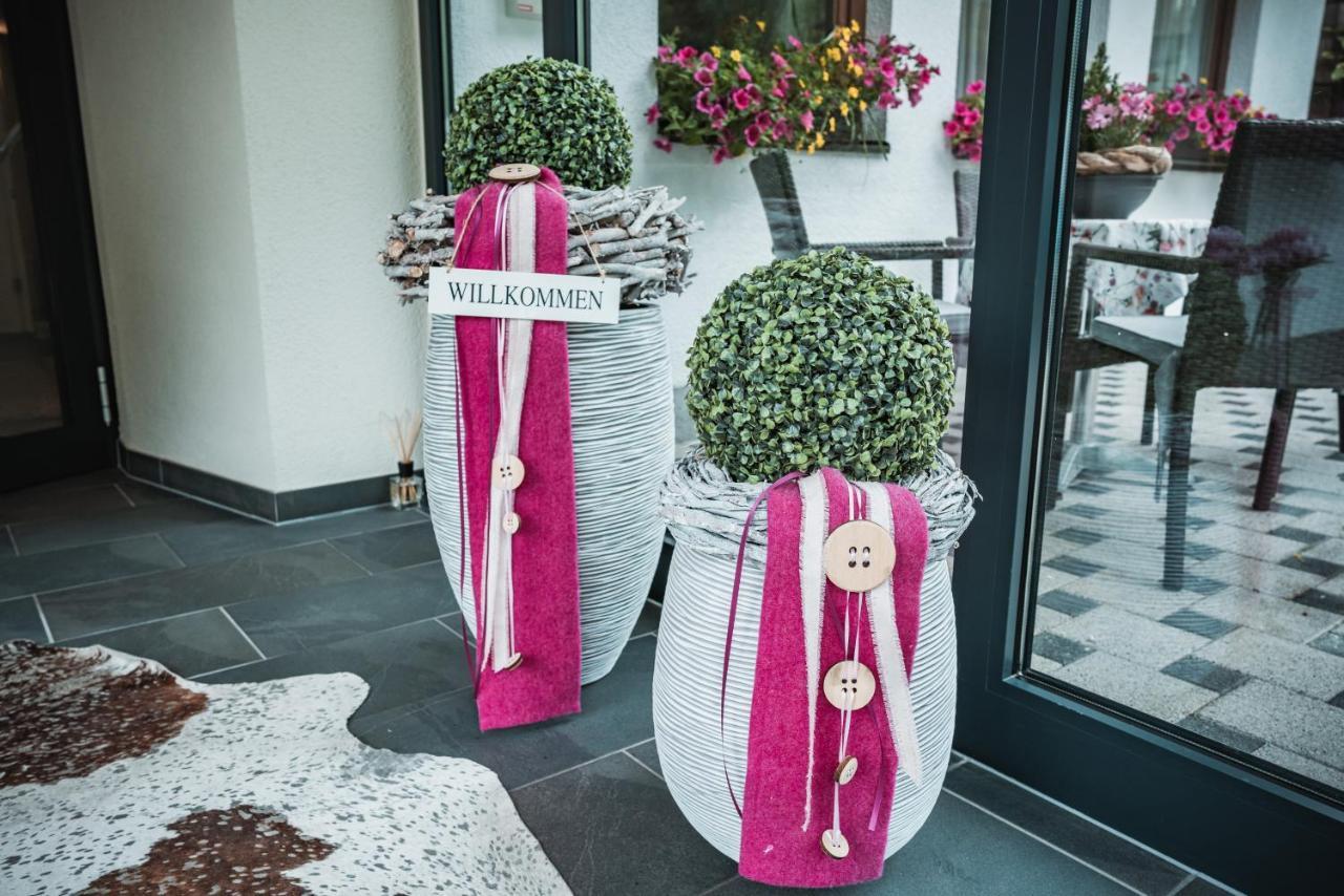 Hotel Garni Romantika Sankt Leonhard im Pitztal Kültér fotó