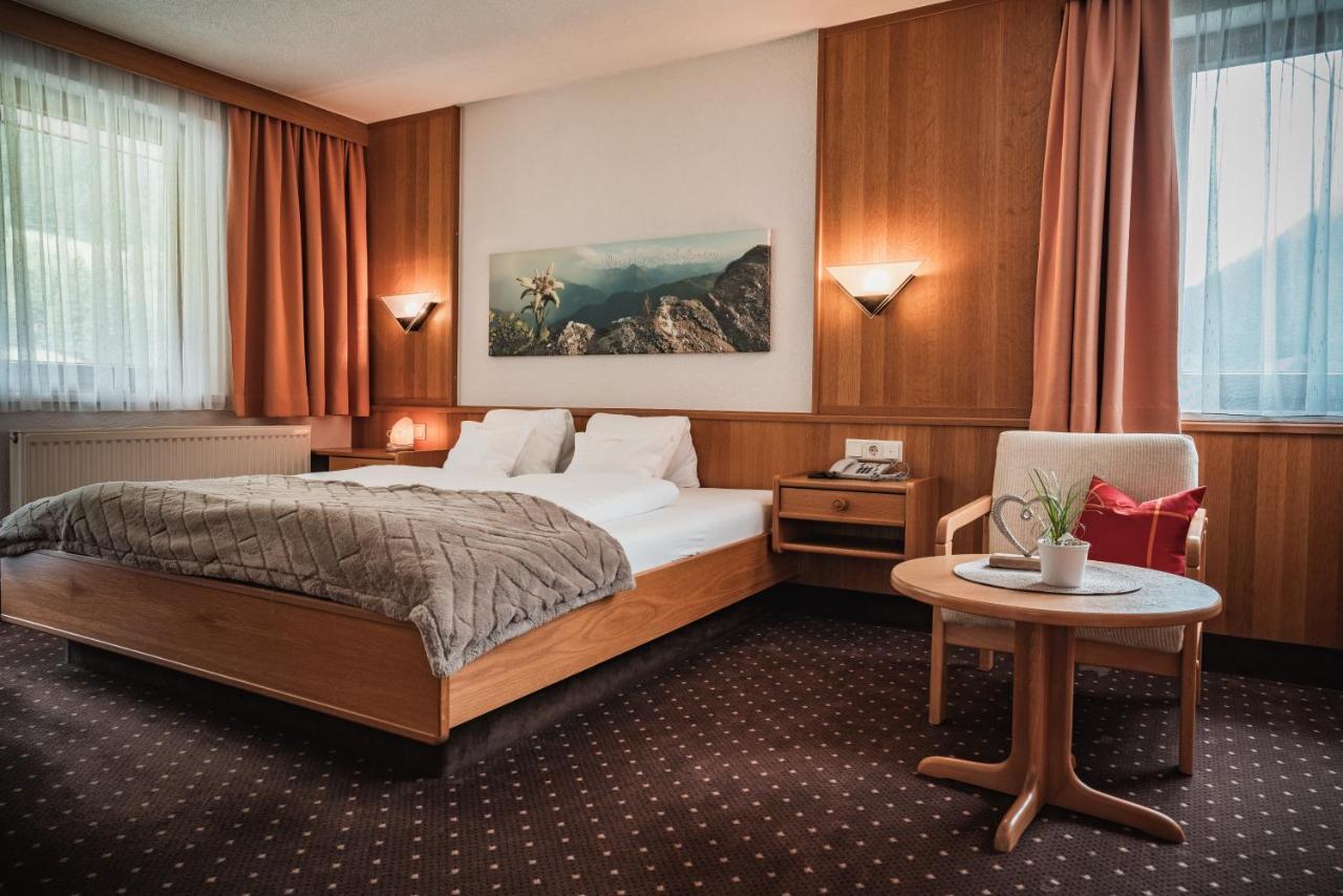 Hotel Garni Romantika Sankt Leonhard im Pitztal Kültér fotó