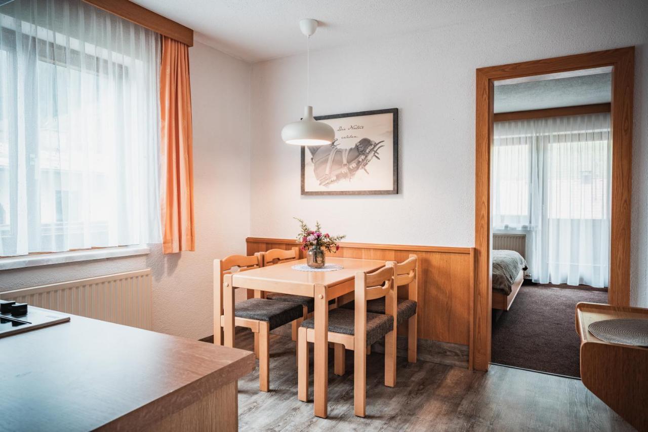 Hotel Garni Romantika Sankt Leonhard im Pitztal Kültér fotó
