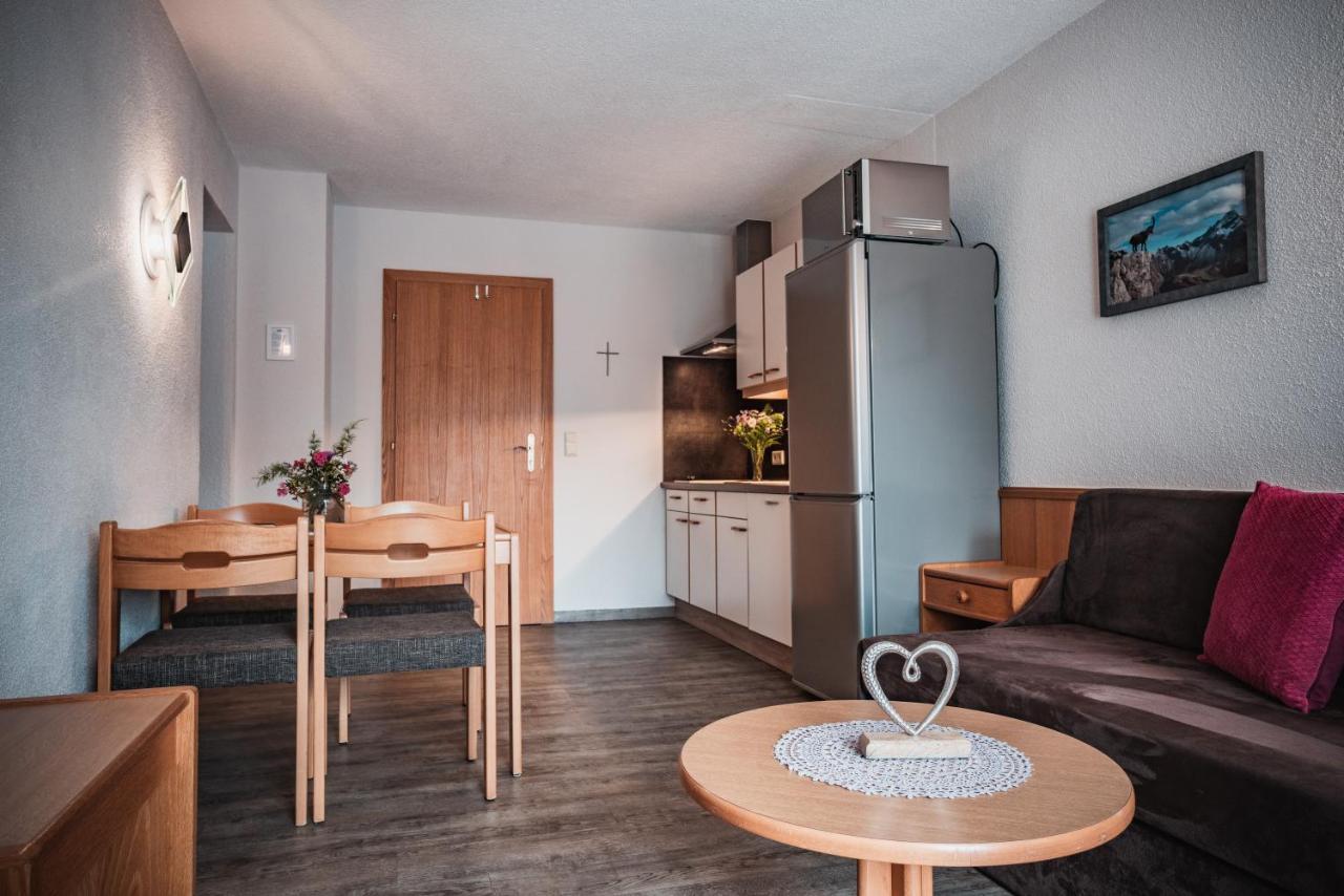 Hotel Garni Romantika Sankt Leonhard im Pitztal Kültér fotó