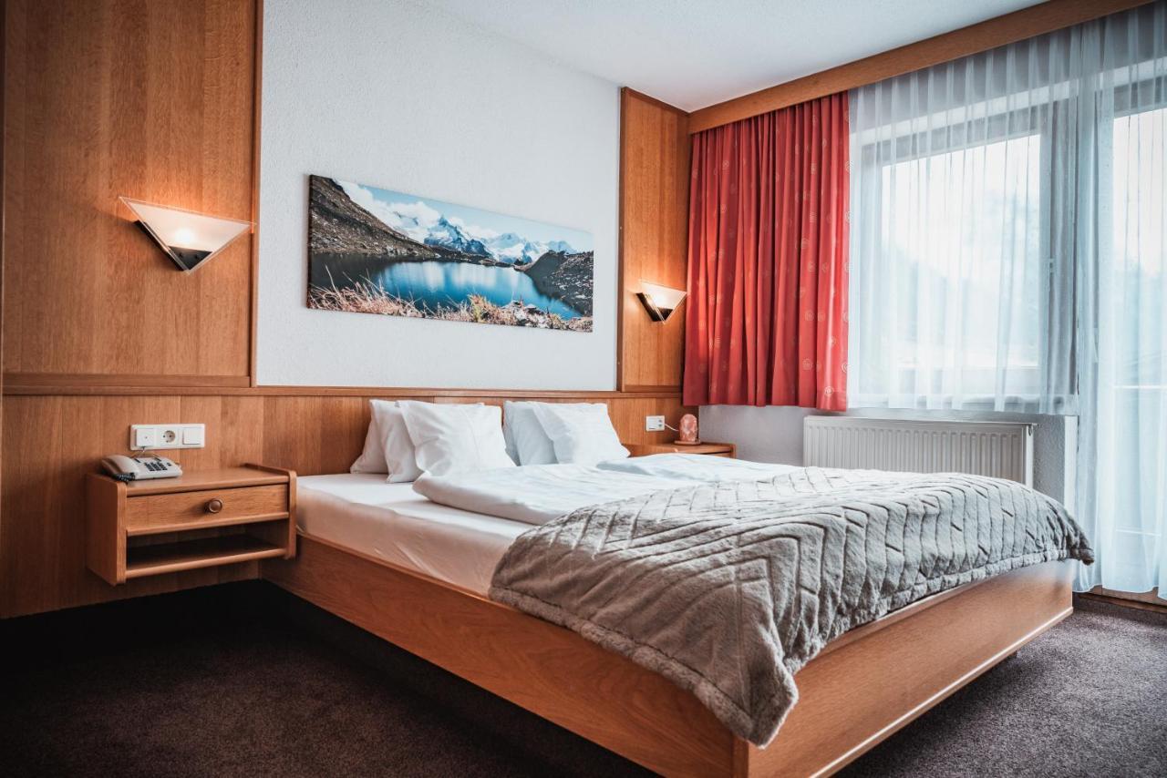 Hotel Garni Romantika Sankt Leonhard im Pitztal Kültér fotó