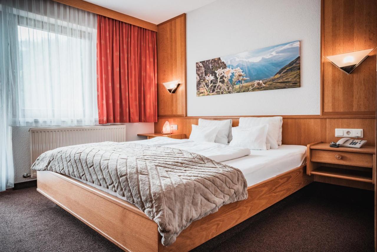 Hotel Garni Romantika Sankt Leonhard im Pitztal Kültér fotó