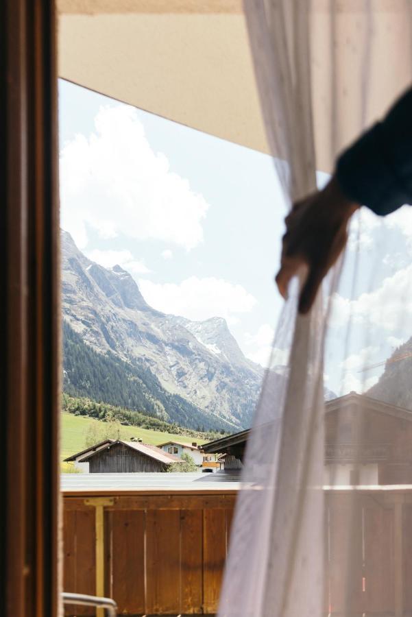 Hotel Garni Romantika Sankt Leonhard im Pitztal Kültér fotó