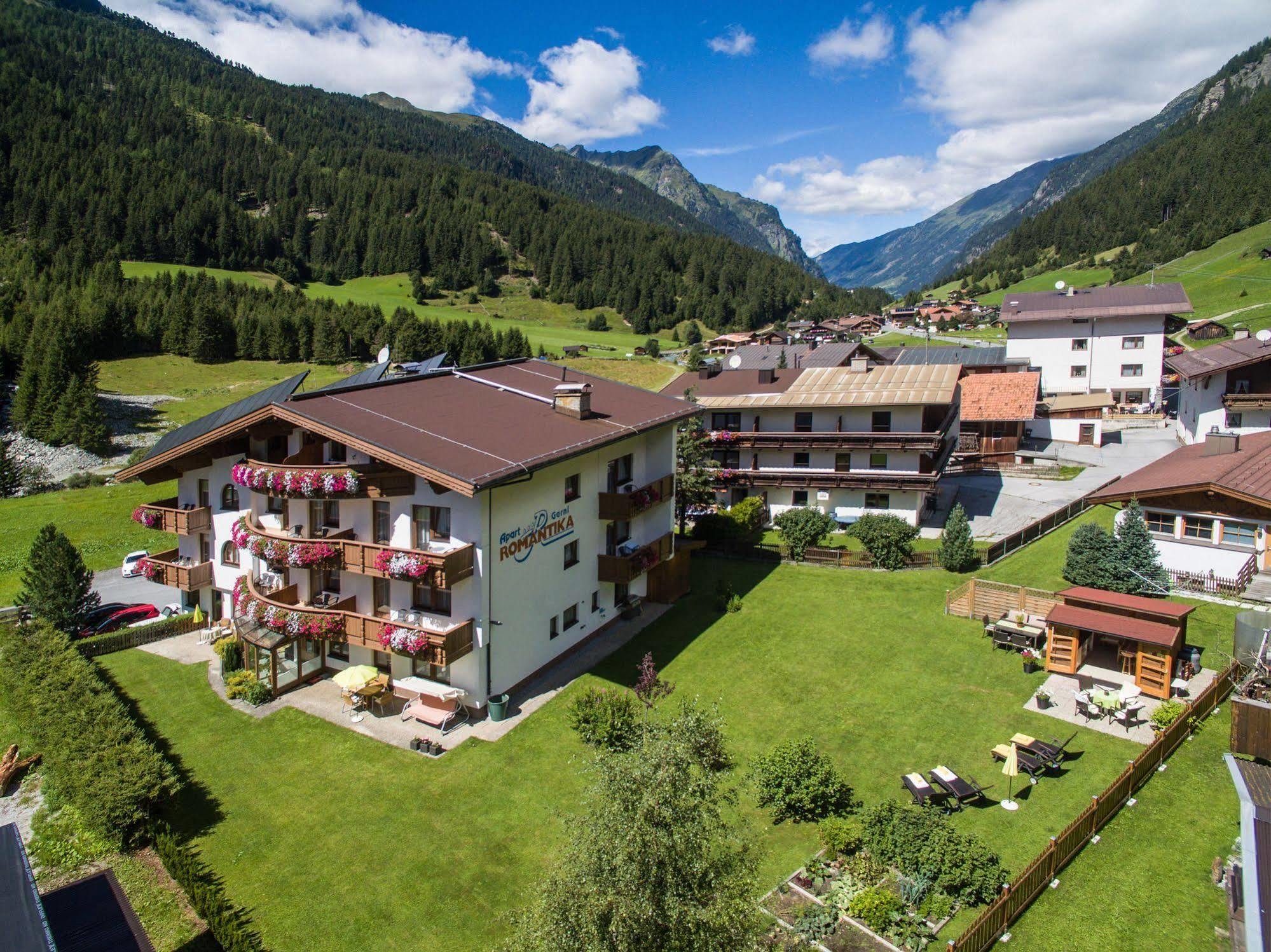 Hotel Garni Romantika Sankt Leonhard im Pitztal Kültér fotó
