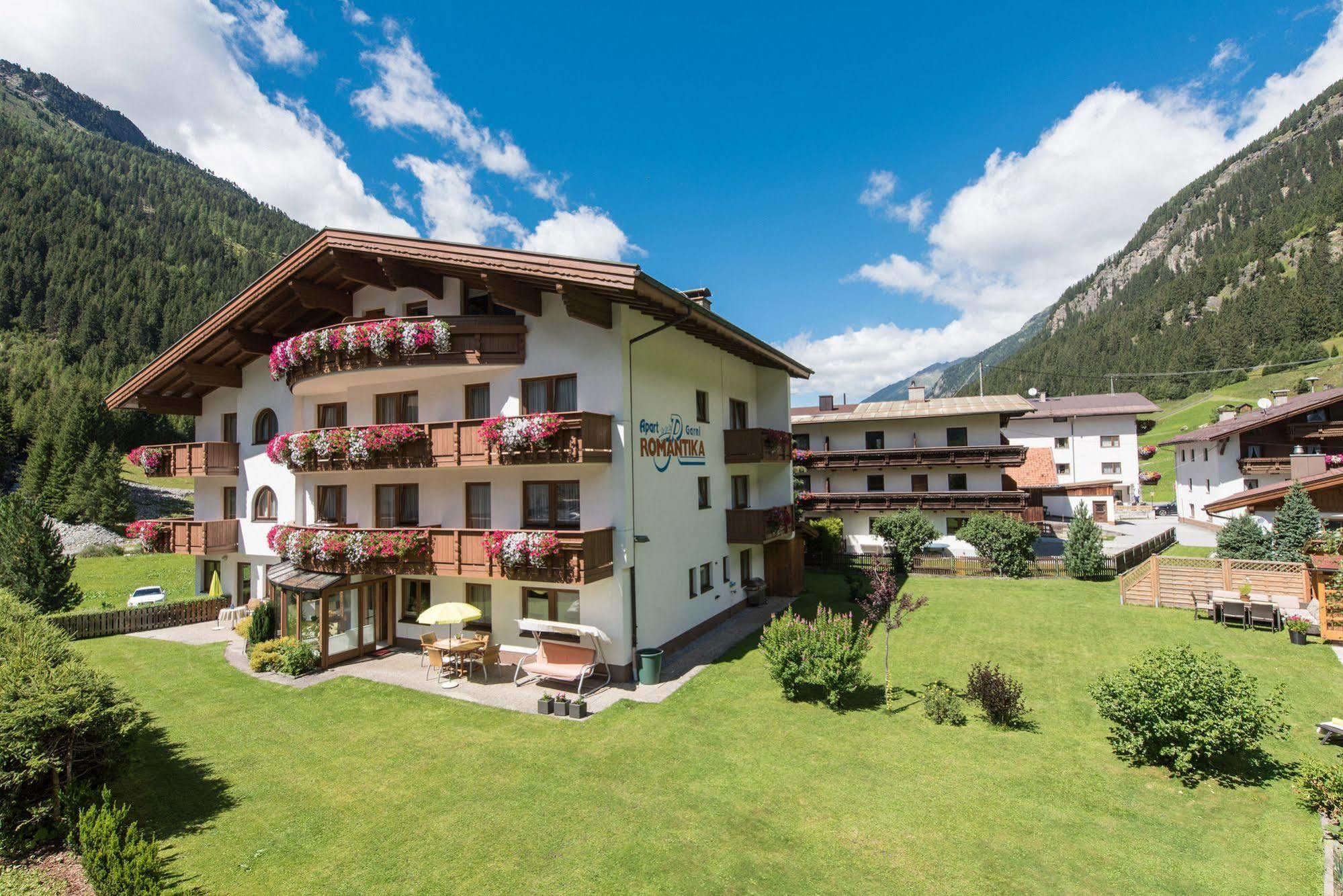Hotel Garni Romantika Sankt Leonhard im Pitztal Kültér fotó