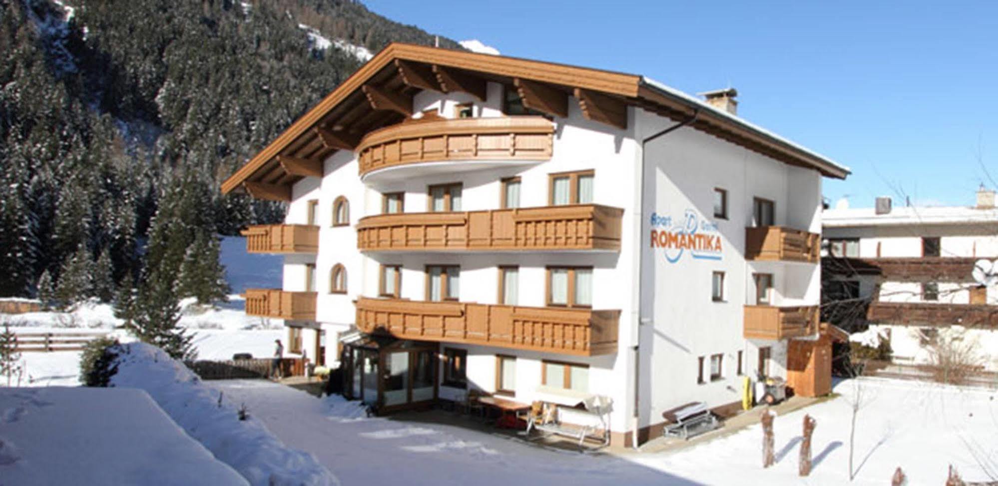 Hotel Garni Romantika Sankt Leonhard im Pitztal Kültér fotó