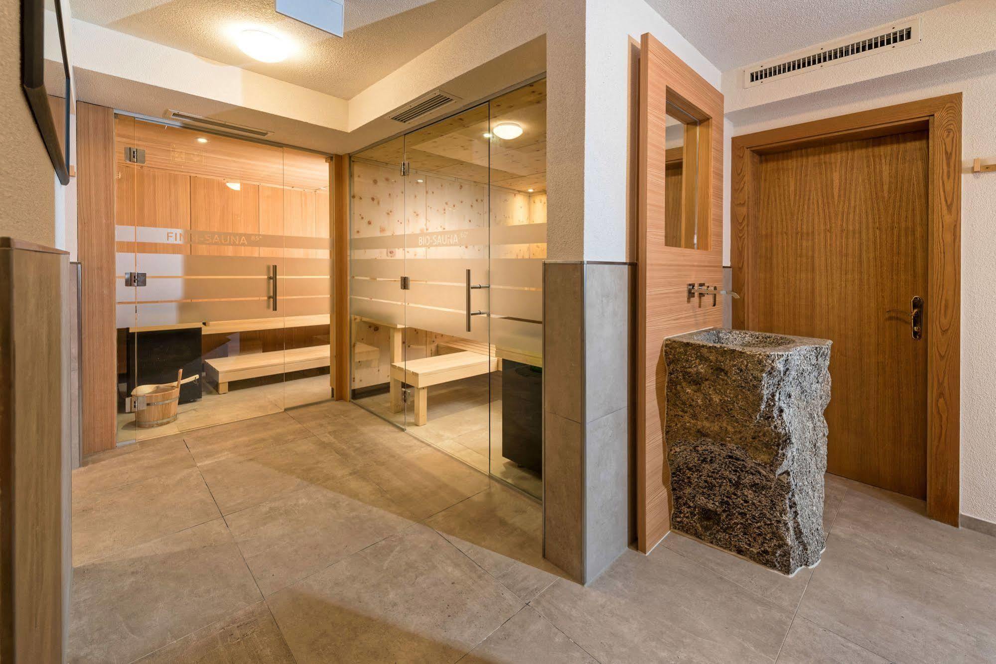 Hotel Garni Romantika Sankt Leonhard im Pitztal Kültér fotó